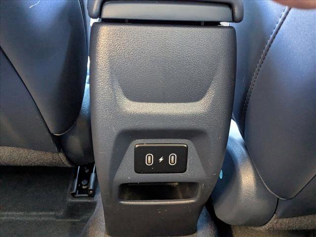Used 2025 Hyundai Venue Limited FWD image 17