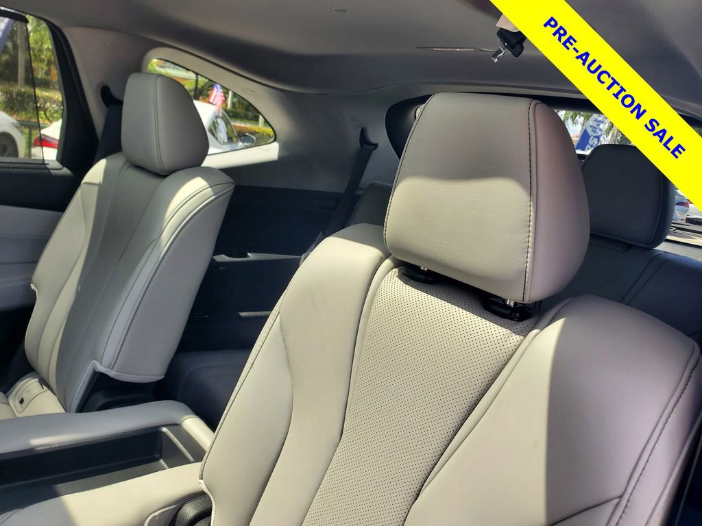 Certified 2024 Acura MDX FWD w/ Technology Package image 13