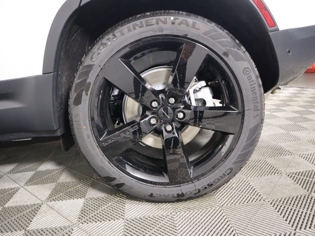 New 2026 Land Rover Defender 110 S image 31