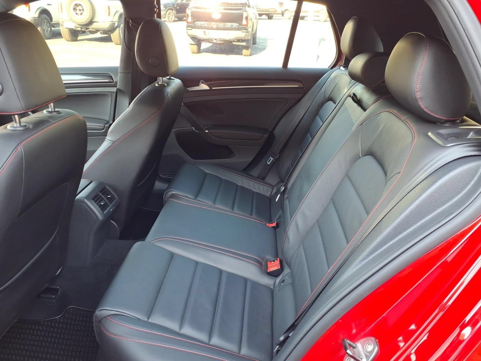 Used 2017 Volkswagen GTI SE FWD image 30