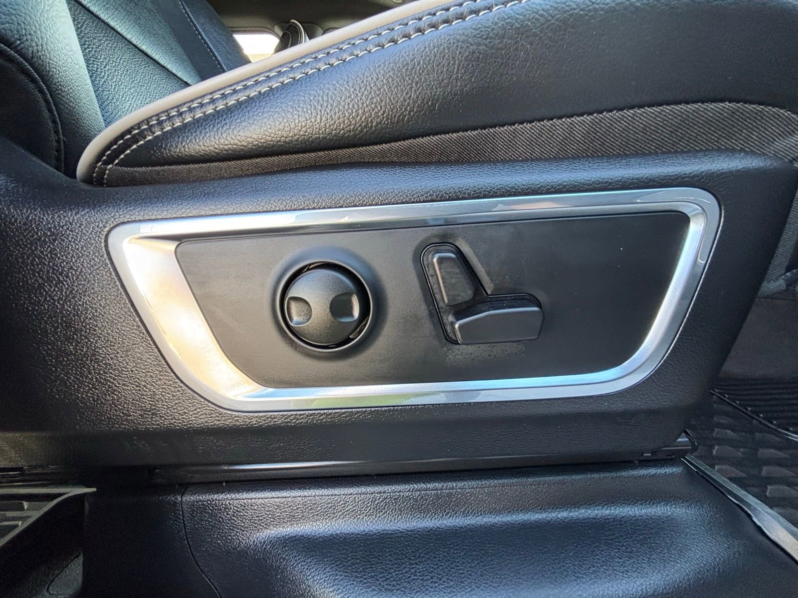 Used 2026 RAM 1500 Laramie w/ Night Edition image 19