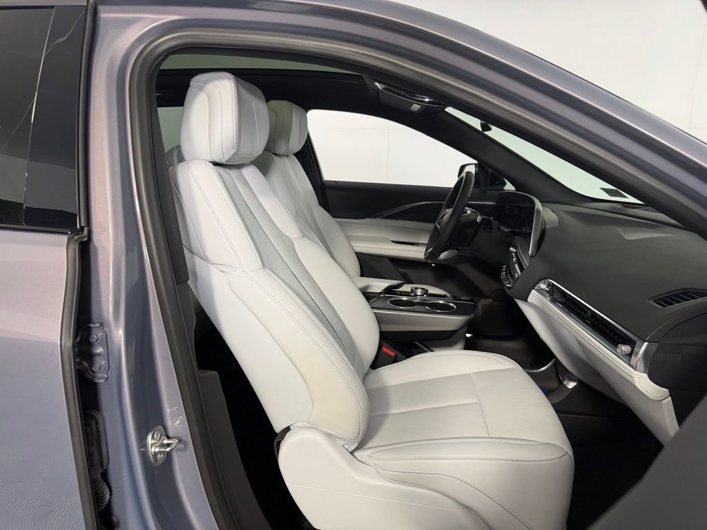Used 2024 Cadillac Lyriq Sport RWD image 27