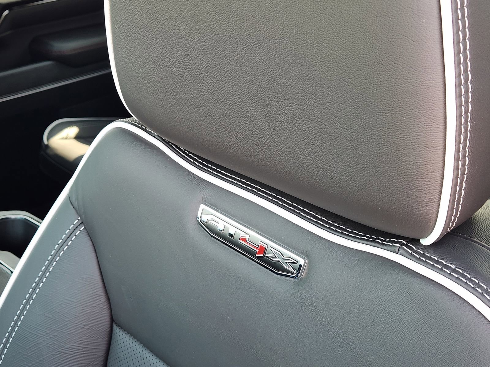 New 2026 GMC Sierra 2500 AT4X image 18