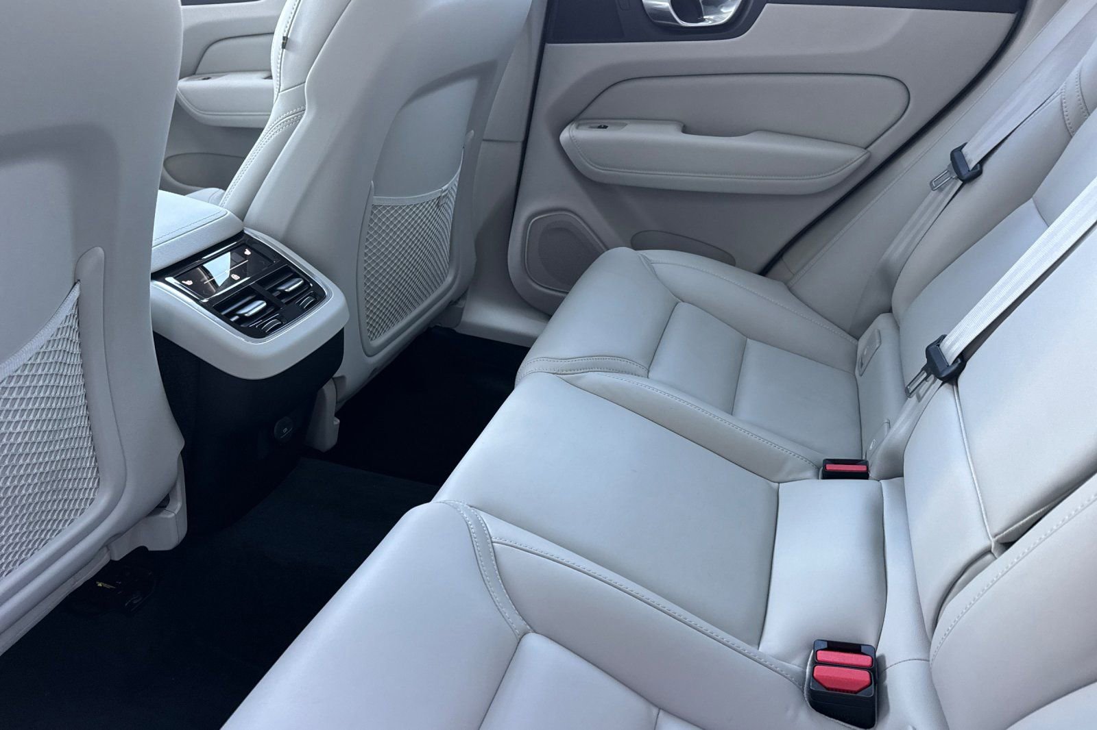 Certified 2026 Volvo XC60 B5 Ultra w/ Protection Package Premier AWD/4WD image 12