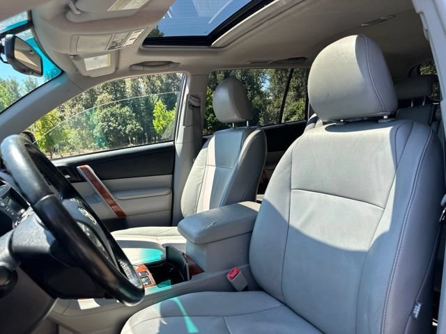 Used 2010 Toyota Highlander Limited AWD/4WD image 12