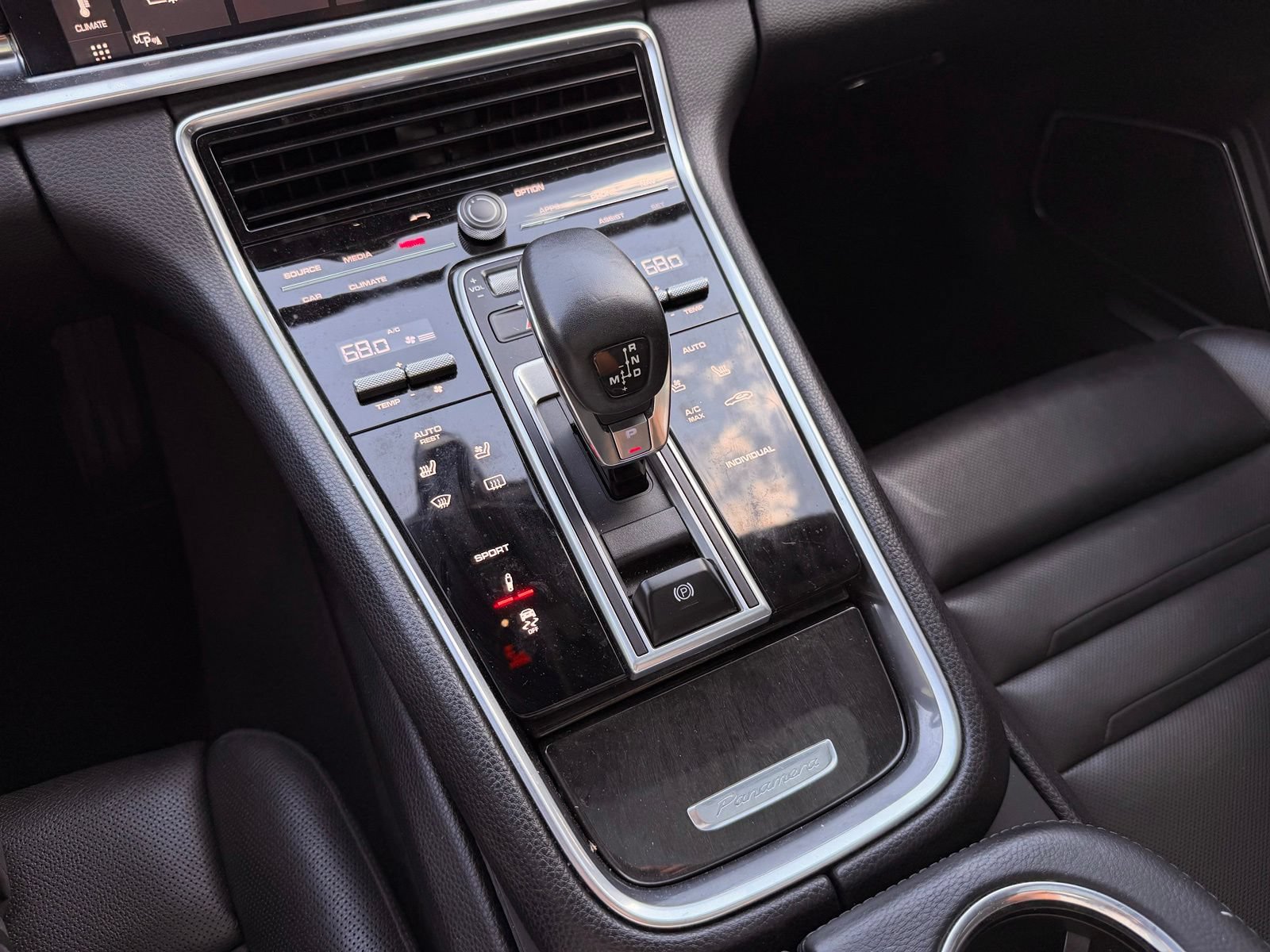 Used 2018 Porsche Panamera w/ Premium Package Plus RWD image 42