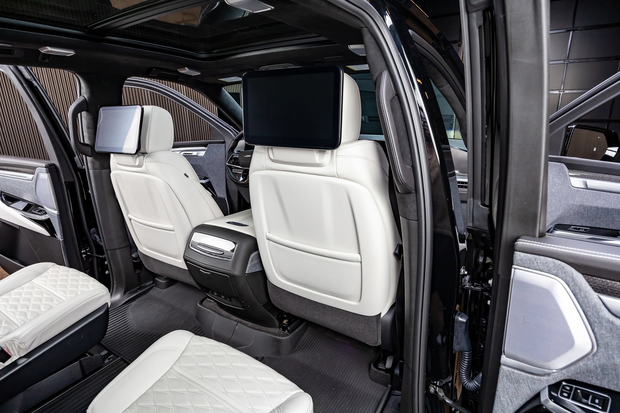 Used 2026 Cadillac Escalade V w/ LPO, Floor Liner Package AWD/4WD image 28