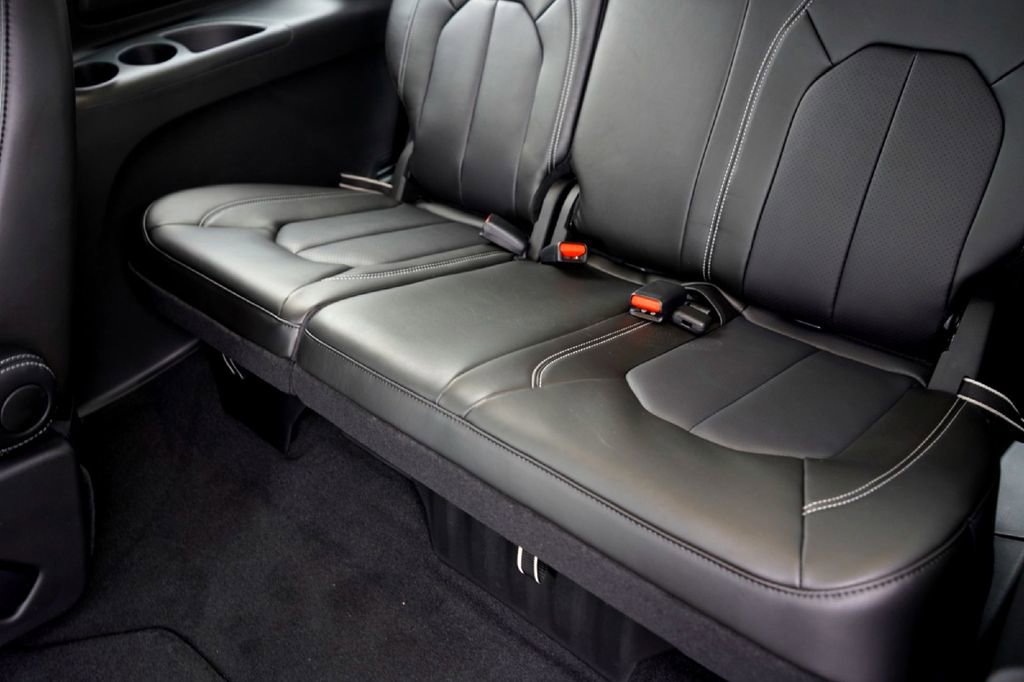 New 2026 Chrysler Pacifica Select image 24