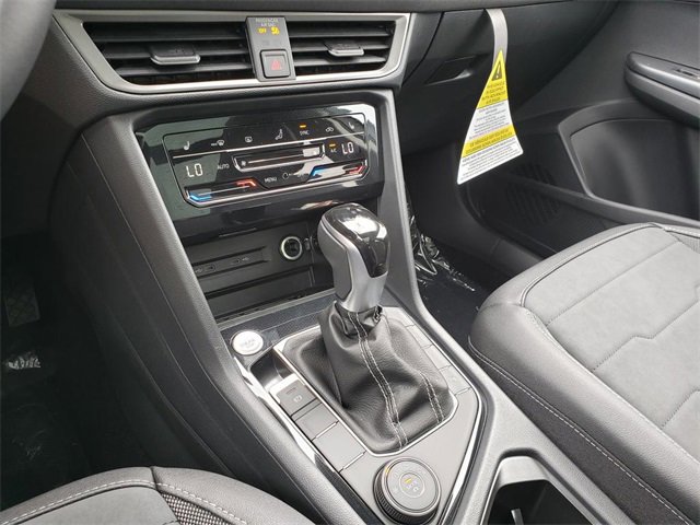 New 2025 Volkswagen Taos SE image 11