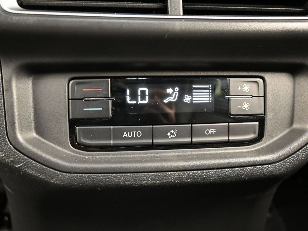 Used 2024 Volkswagen Atlas SE image 34