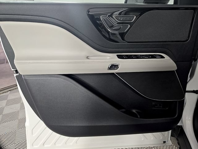New 2026 Lincoln Aviator 2WD image 12