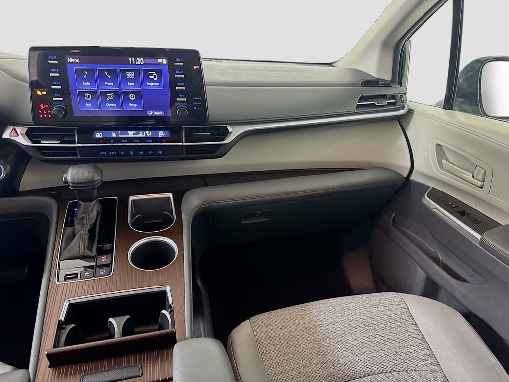 Used 2022 Toyota Sienna LE image 19