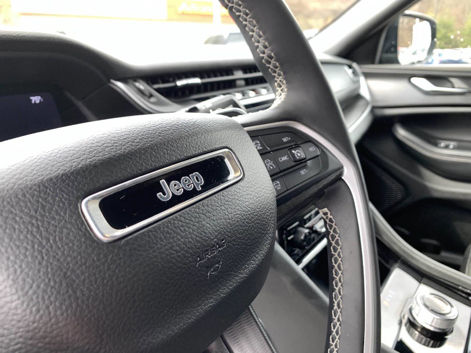 Used 2023 Jeep Grand Cherokee Altitude image 48