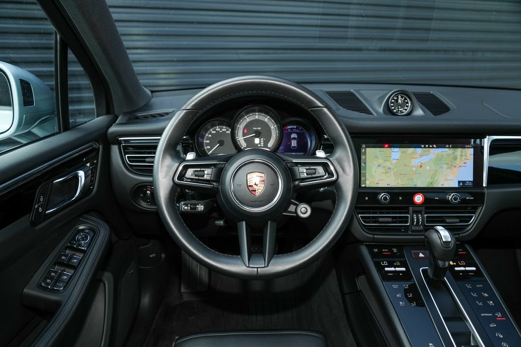 Certified 2026 Porsche Macan AWD/4WD image 28