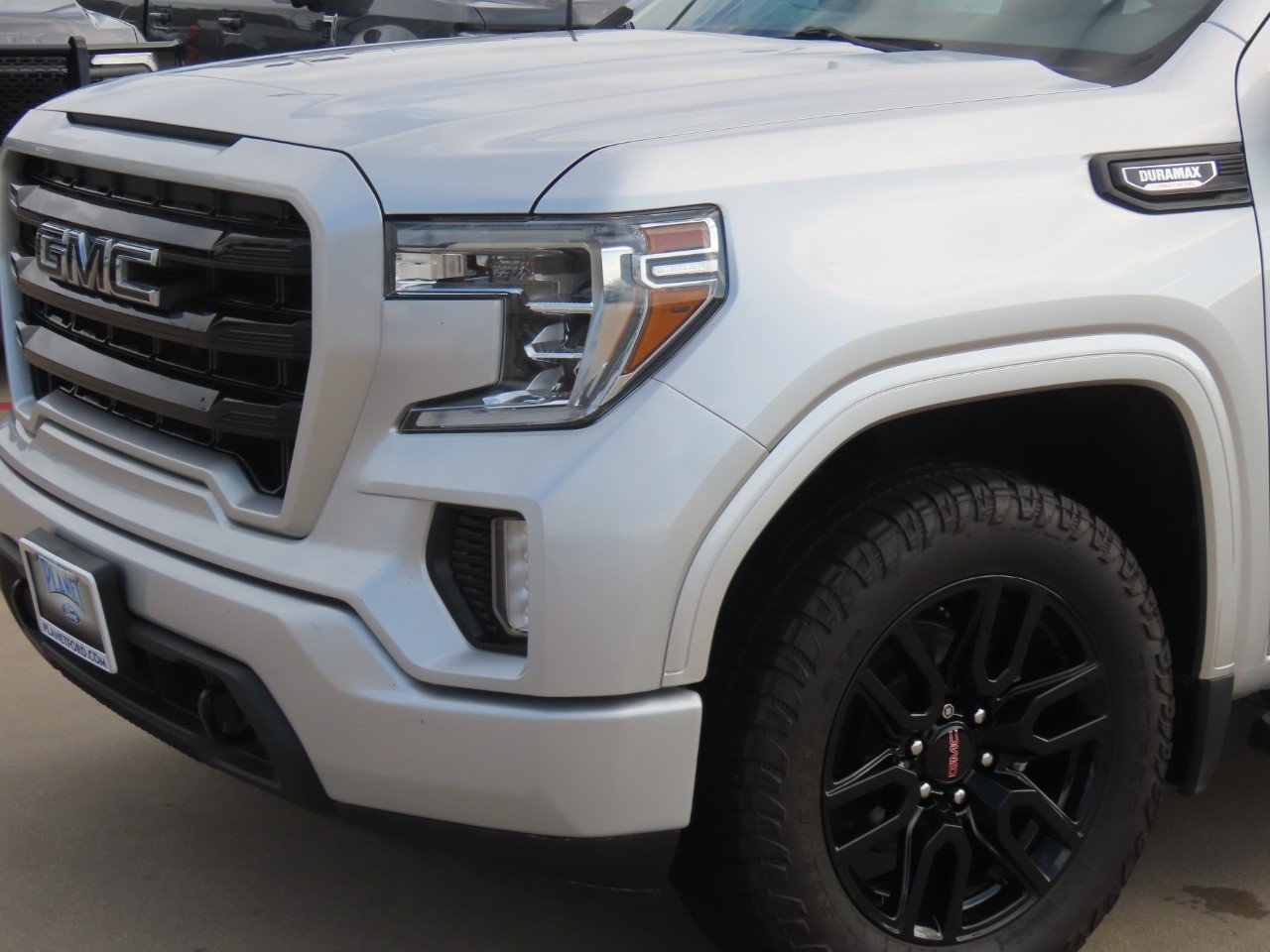 Used 2020 GMC Sierra 1500 Elevation w/ Elevation Value Package RWD image 3