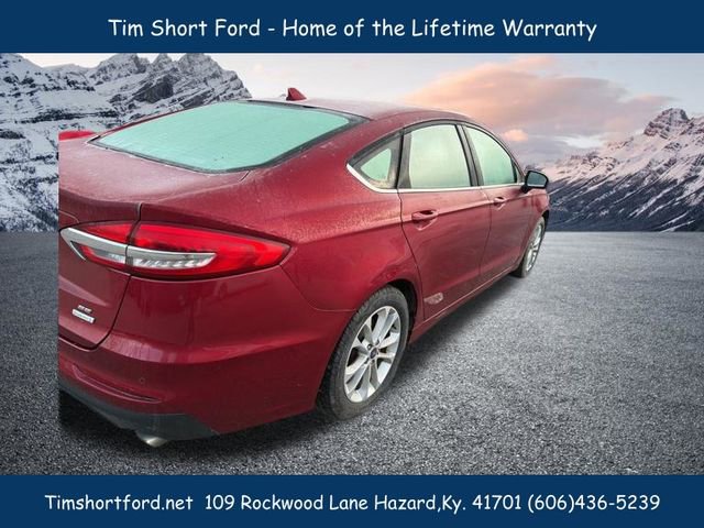 Used 2019 Ford Fusion SE image 2