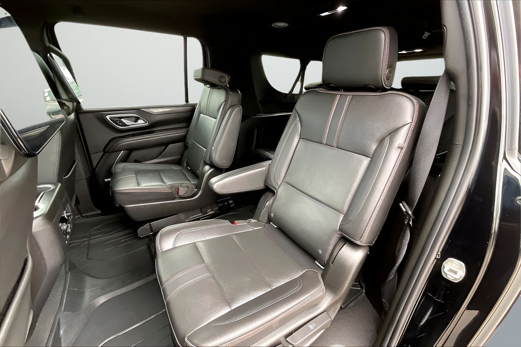 Used 2021 Chevrolet Suburban RST w/ Luxury Package AWD/4WD image 18