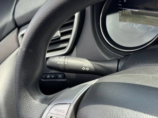 Used 2015 Nissan Rogue SV AWD/4WD image 25
