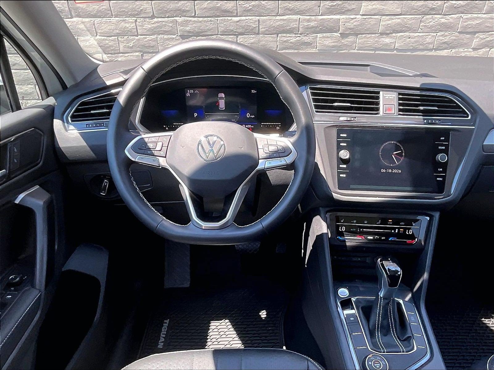 Certified 2022 Volkswagen Tiguan SE w/ Panoramic Sunroof Package AWD/4WD image 4