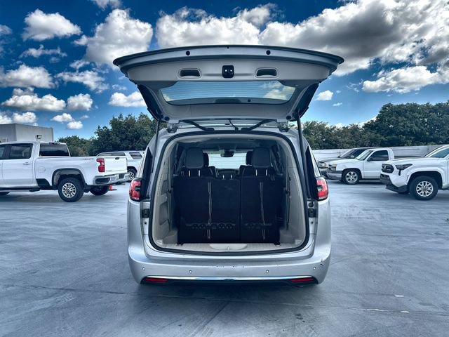 Used 2024 Chrysler Pacifica Touring-L image 22