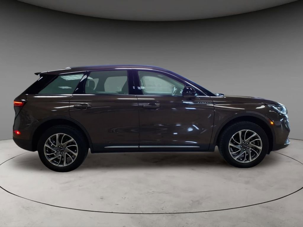 Certified 2022 Lincoln Corsair FWD image 9