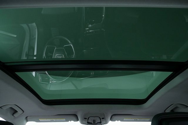 Used 2021 Audi e-tron Premium Plus w/ Premium Plus Package image 19