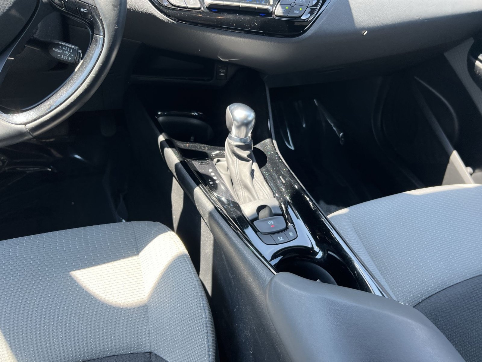 Used 2019 Toyota C-HR XLE FWD image 21
