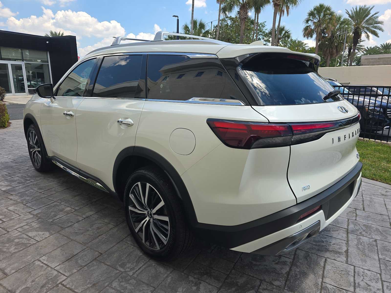 Used 2025 INFINITI QX60 Sensory AWD/4WD image 7