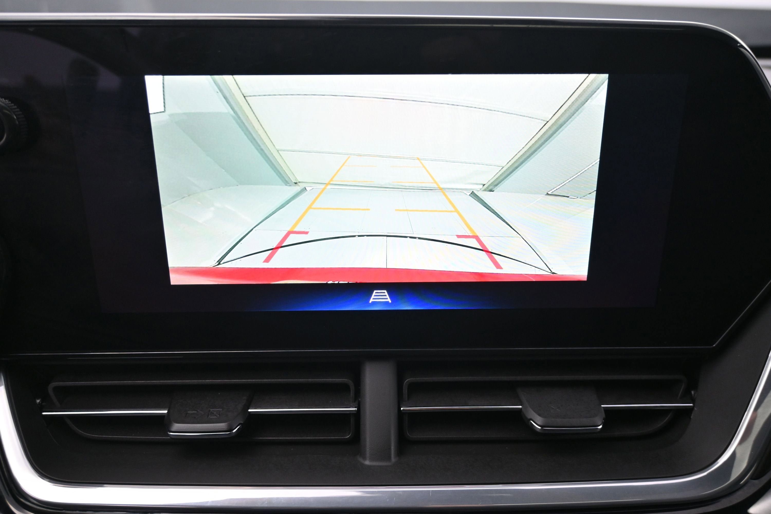 Used 2024 Chevrolet Trax RS w/ Sunroof Package FWD image 17