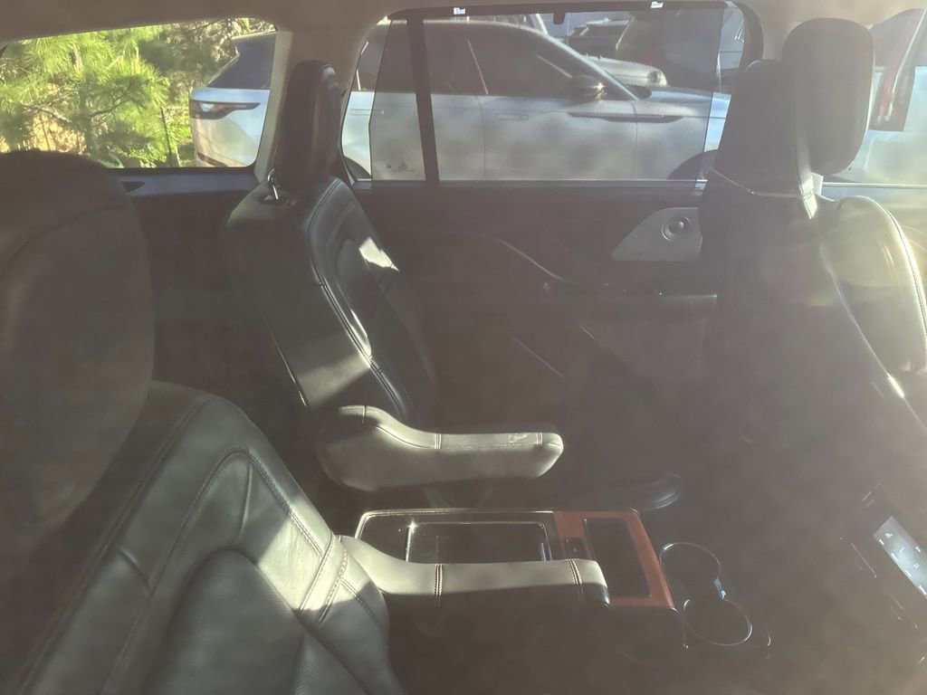 Used 2020 Lincoln Aviator Reserve w/ Equipment Group 202A image 16