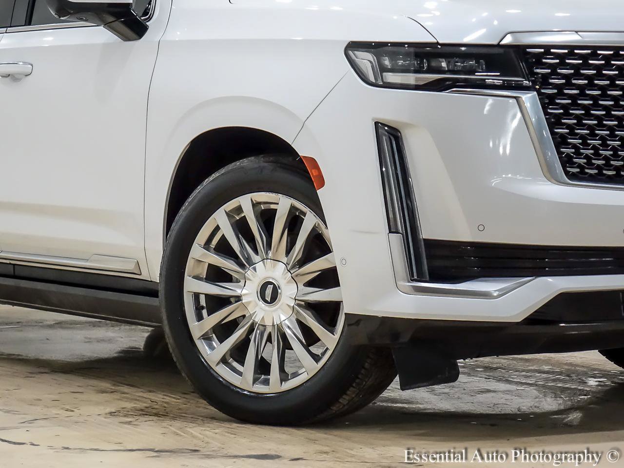 Used 2021 Cadillac Escalade ESV Premium Luxury w/ Driver Assist Tech Package AWD/4WD image 3