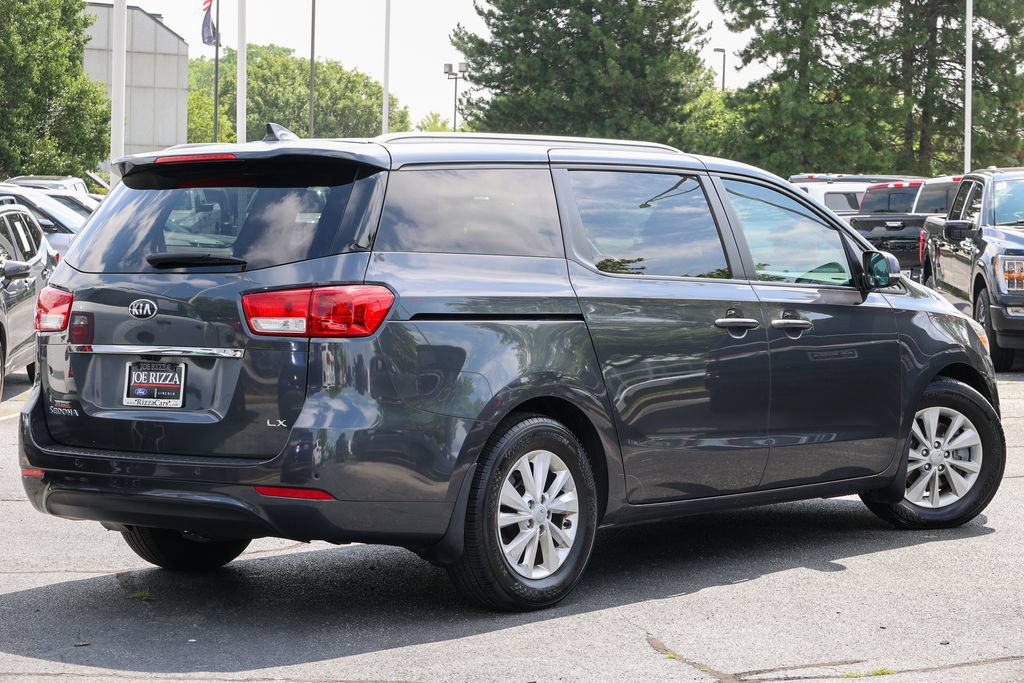 Used 2016 Kia Sedona LX w/ LX Essentials Premium Package FWD image 3