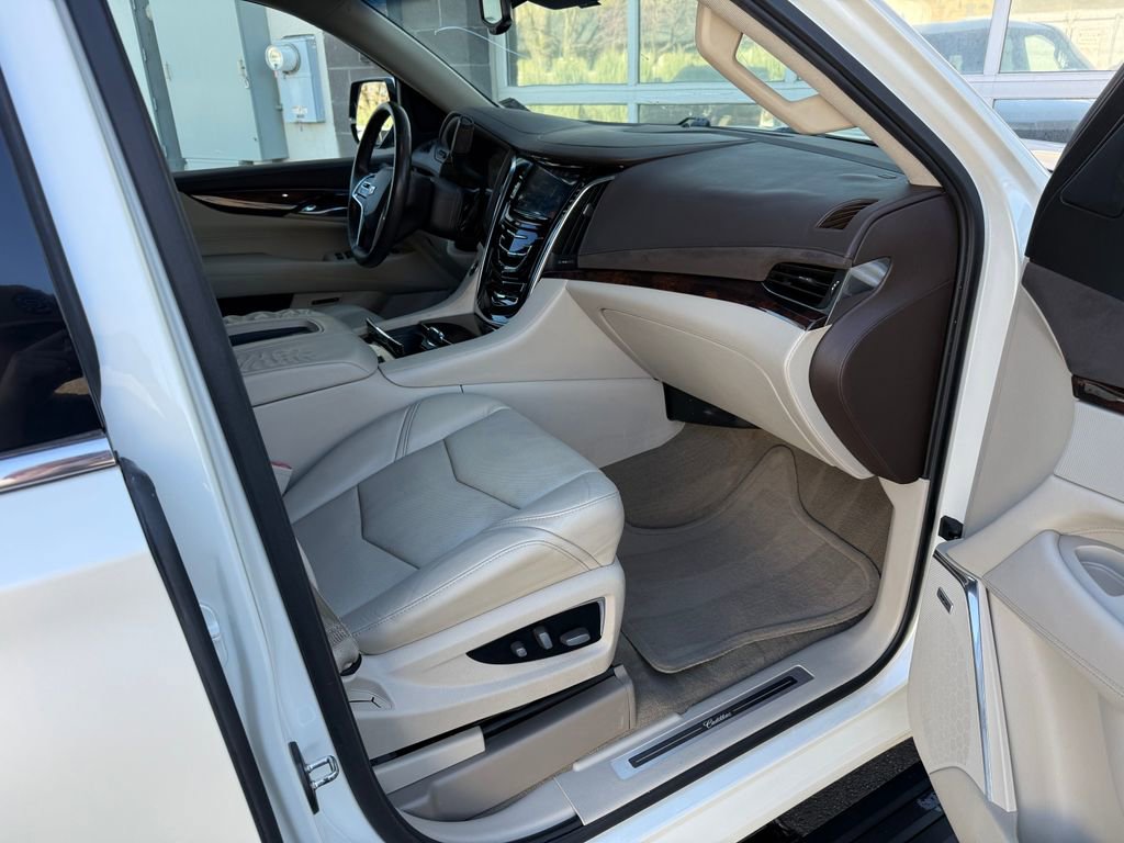 Used 2015 Cadillac Escalade ESV Premium image 16