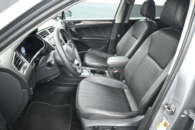 Used 2023 Volkswagen Tiguan SE FWD image 22