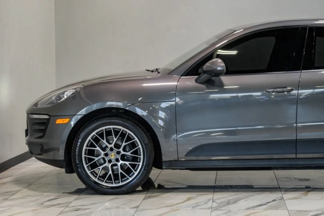 Used 2018 Porsche Macan Sport Edition AWD/4WD image 18
