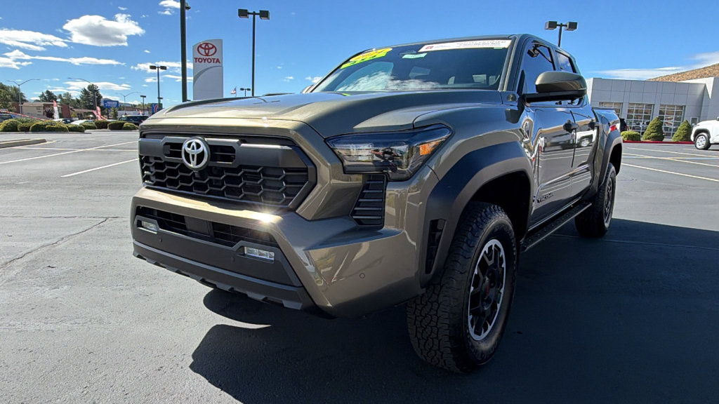 Used 2024 Toyota Tacoma TRD Off-Road w/ TRD Off Road Premium Package AWD/4WD image 7