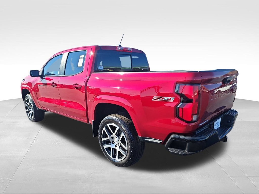 Used 2023 Chevrolet Colorado Z71 w/ Z71 Convenience Package 2 AWD/4WD image 3