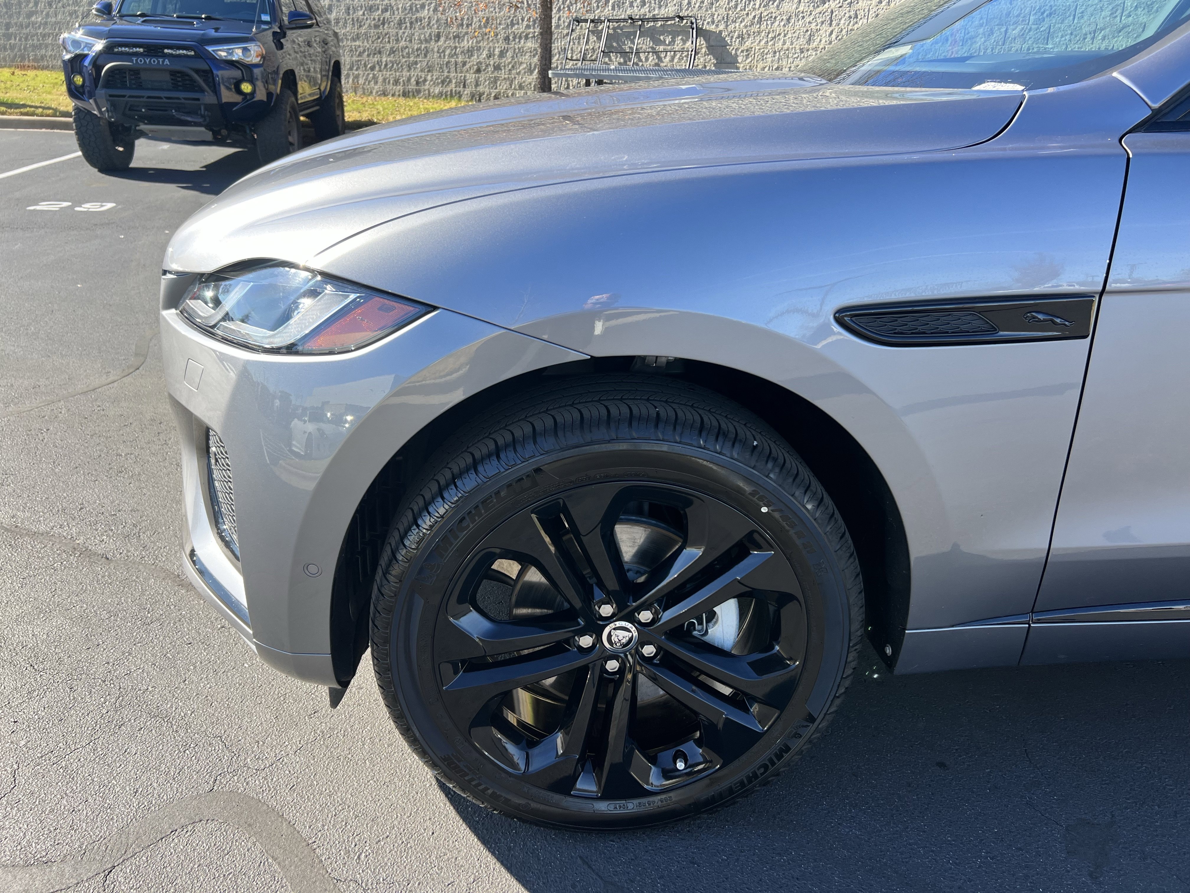 Certified 2025 Jaguar F-PACE R-Dynamic S image 12