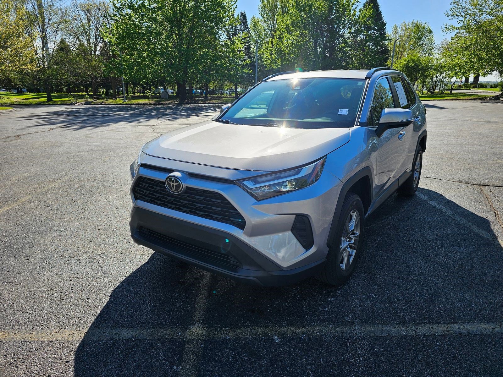Used 2023 Toyota RAV4 XLE AWD/4WD image 2