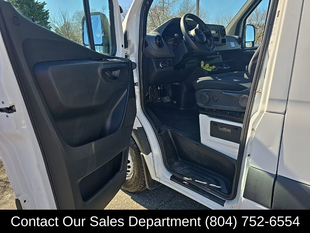 Used 2020 Freightliner Sprinter 3500 image 17