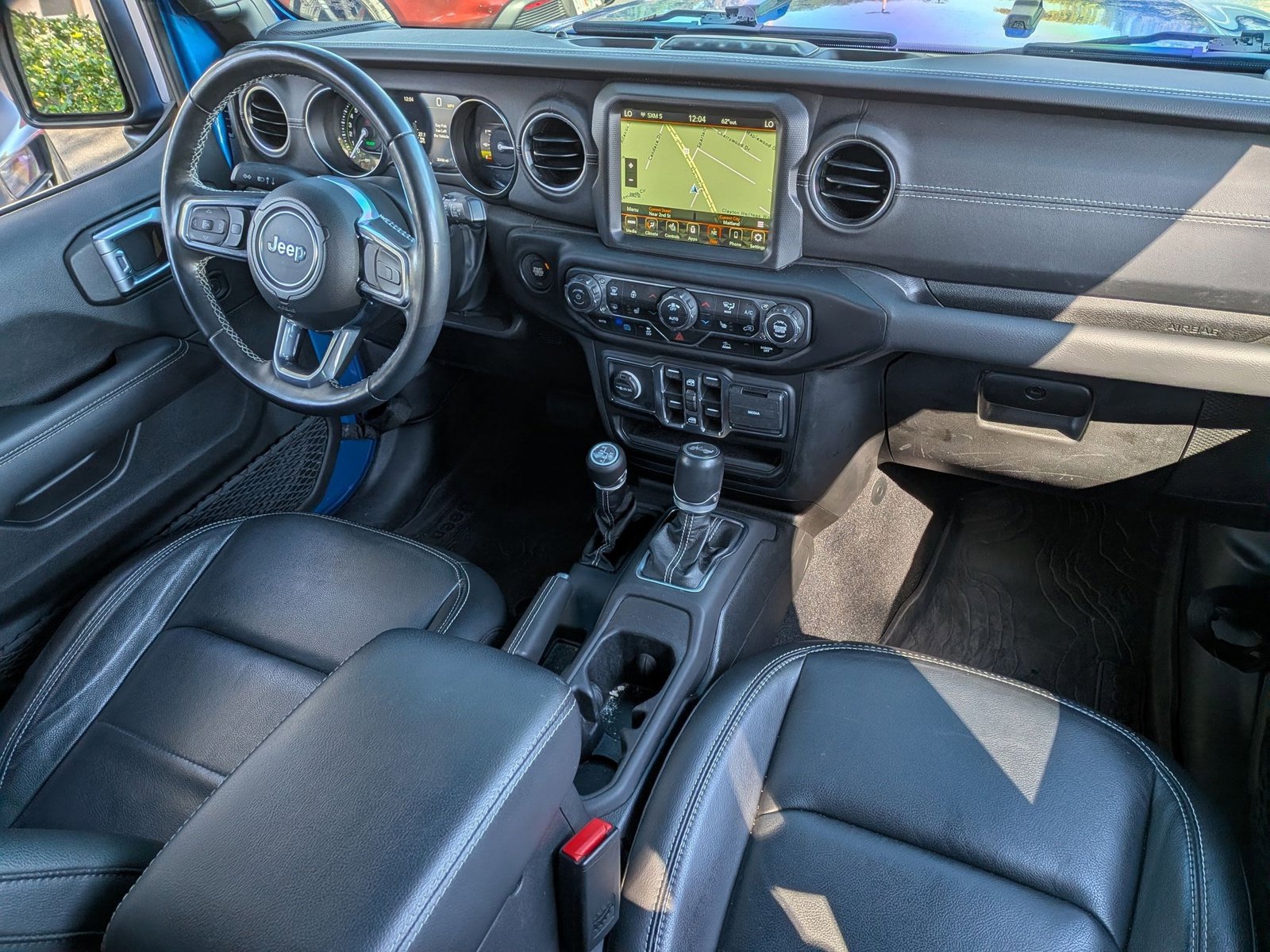 Used 2022 Jeep Wrangler Unlimited Sahara w/ Cold Weather Group image 19