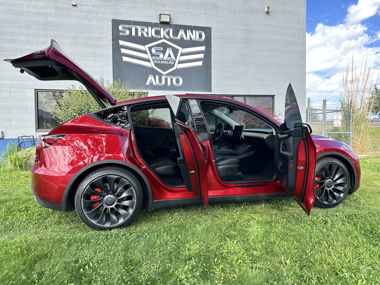 Used 2025 Tesla Model Y Performance AWD/4WD image 24
