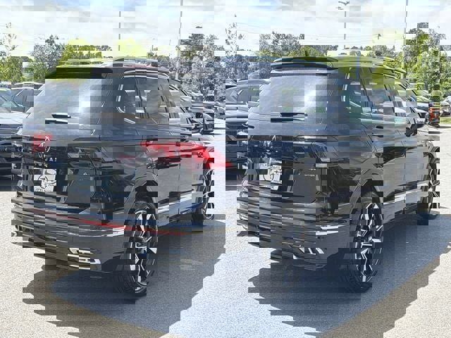 Used 2024 Volkswagen Tiguan SEL R-Line AWD/4WD image 3