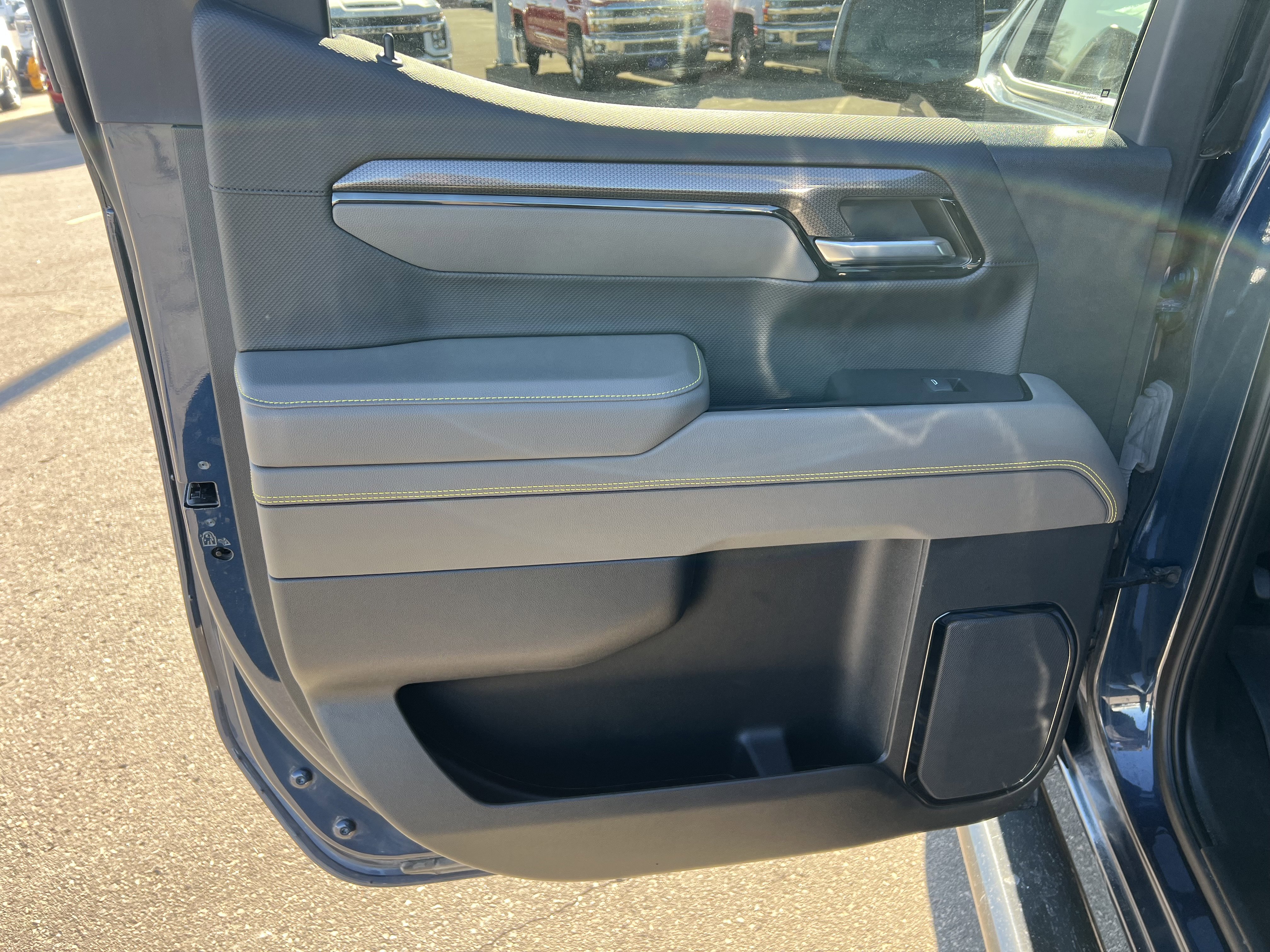 Used 2023 Chevrolet Silverado 1500 ZR2 image 11