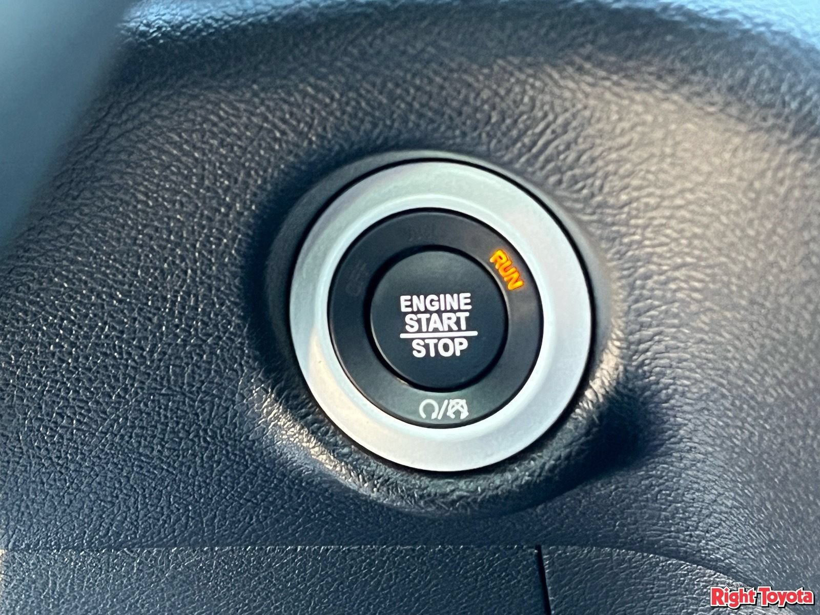 Used 2025 Chrysler Pacifica Select FWD image 25