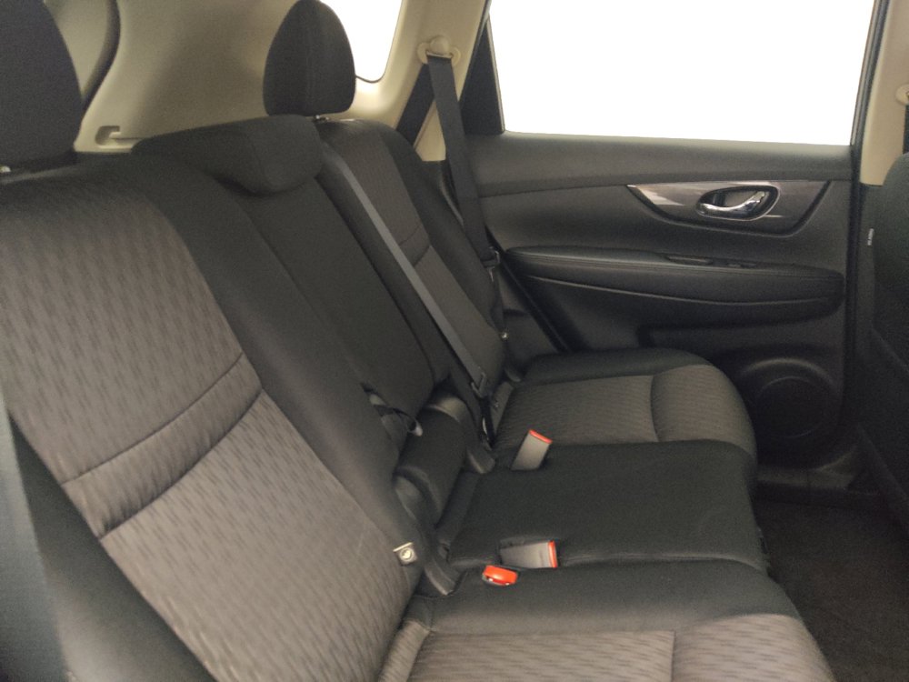 Used 2019 Nissan Rogue SV w/ Premium Package FWD image 19