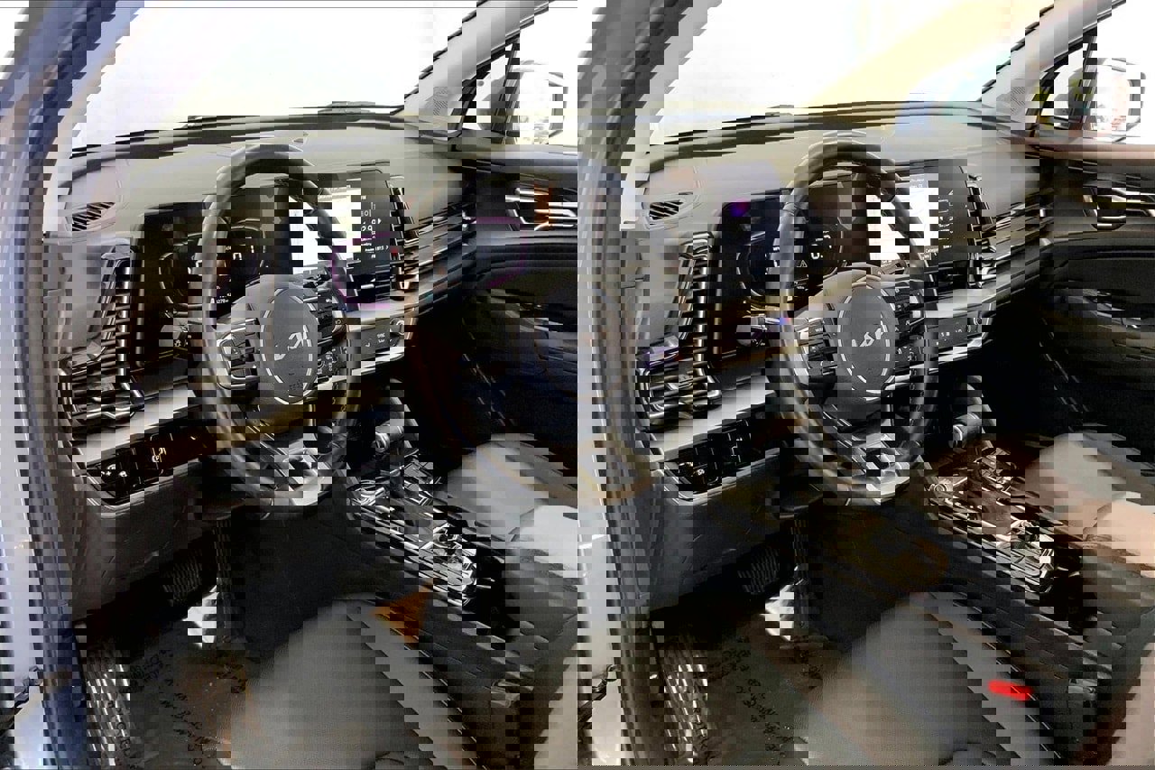 Used 2023 Kia Sportage EX image 14