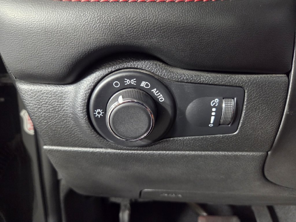 Used 2025 Dodge Durango GT AWD/4WD image 18