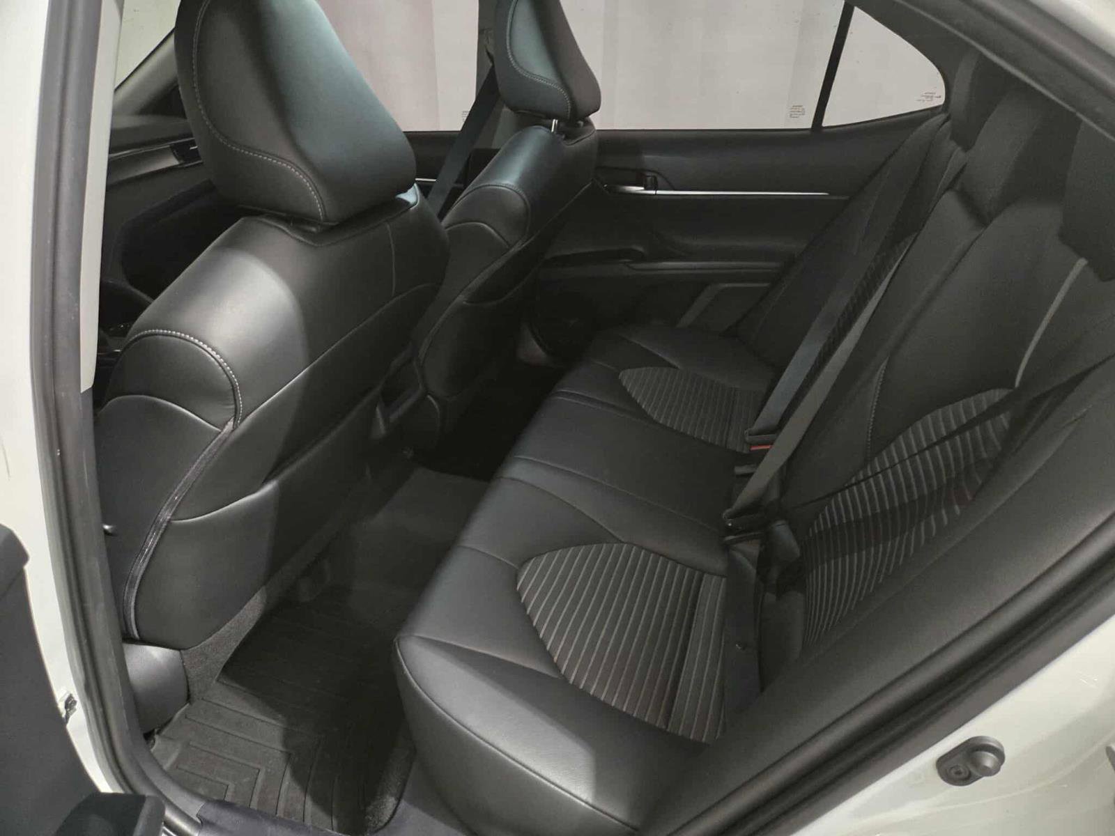Used 2020 Toyota Camry SE image 17