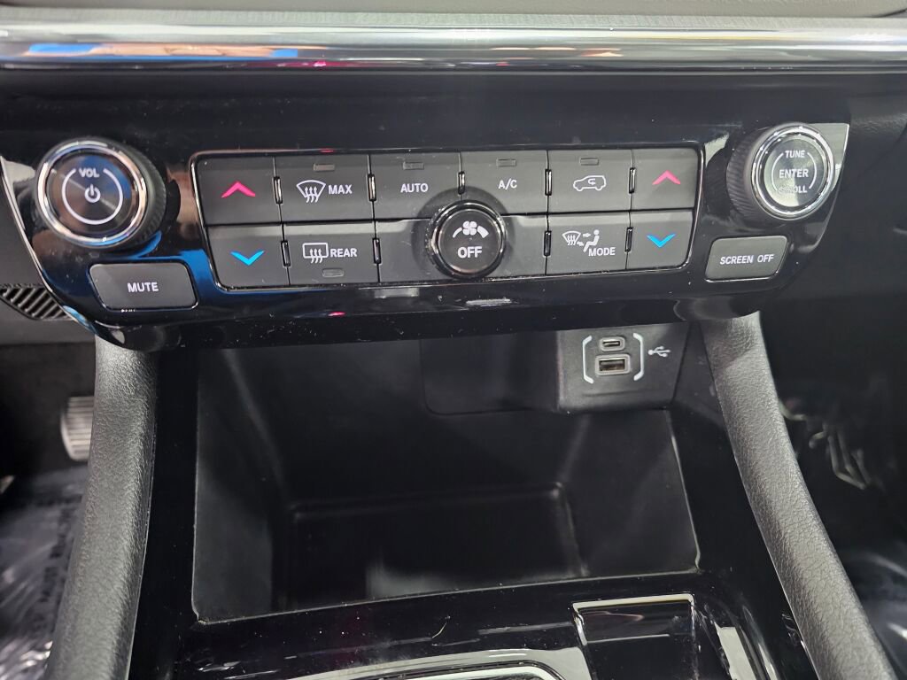 Used 2024 Jeep Compass Limited image 23